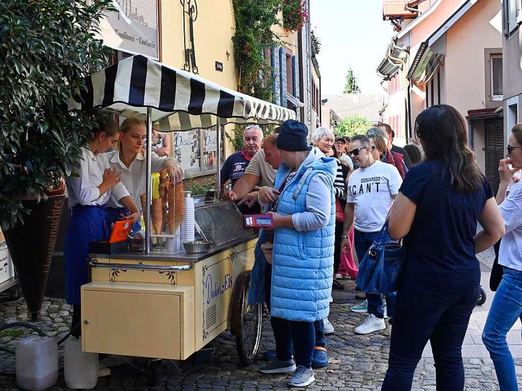 Magische Tiere, sommerliche Temperaturen: Staufen platzte beim verkaufsoffenen Sonntag aus allen Nhten.