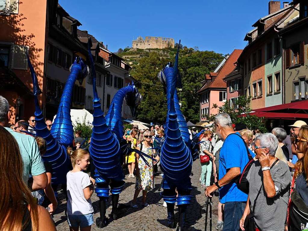 Magische Tiere, sommerliche Temperaturen: Staufen platzte beim verkaufsoffenen Sonntag aus allen Nhten.