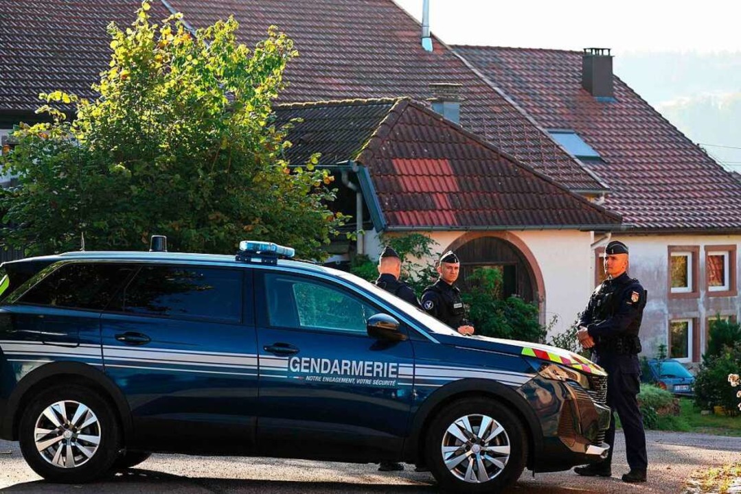 Die Fahnder haben ihre Ermittlungen au...Haus in einem Nachbarort konzentriert.  | Foto: Frederick Florin (dpa)