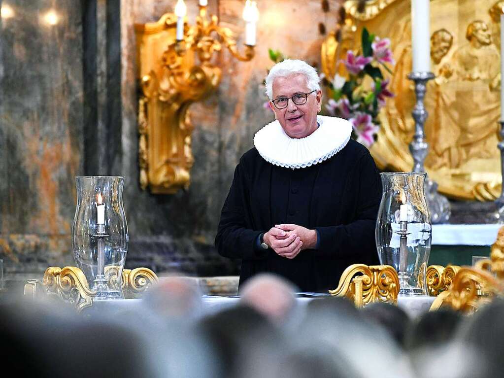 Die Feierlichkeiten zum Tag der Deutschen Einheit beginnt mit einem kumenischen Gottesdienst in der Hamburger Kirche St. Michaelis. Im Anschluss stehen Festreden in der Elbphilharmonie auf dem Programm.