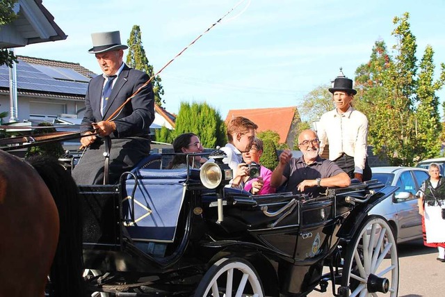 In der Kutsche geht es fr Heinz Adler in den Ruhestand.  | Foto: kmx