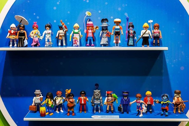 Playmobil-Figuren gibt es in vielen Kinderzimmern.   | Foto: Daniel Karmann (dpa)