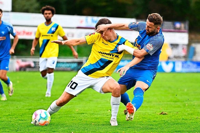 Auch harte Zweikmpfe scheute der Denz...den FSV 08 Bietigheim-Bissingen nicht.  | Foto: Stephan Eckenfels