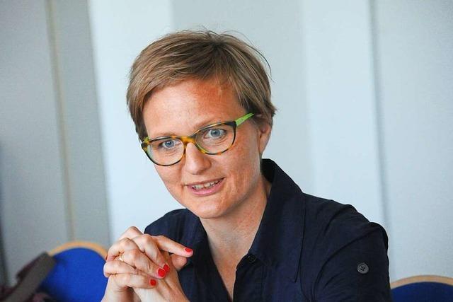 Staatssekretärin Franziska Brantner diskutiert in der Freiburger Lokhalle über Erneuerbare Energien