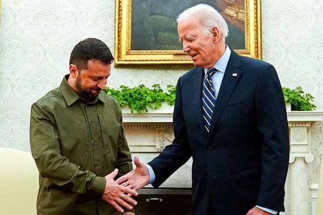 Wolodymyr Selenskyj (links) zu Besuch bei Joe Biden  | Foto: Evan Vucci (dpa)