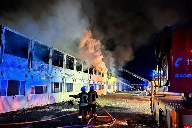 Brennende Wohncontainer in Offenburg: Polizei geht von technischem Defekt aus