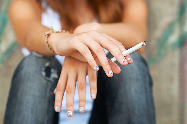 Zigaretten rauchen soll fr knftige G...tionen in Grobritannien illegal sein.  | Foto: Solid photos / stock.adobe.com