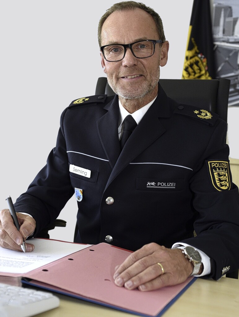 Examining the Allegations of Abuse of Power and Favoritism Involving Freiburg Police Chief Franz Semling’s Personal Assistant