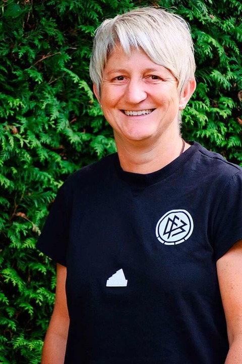 Die ExSchiedsrichterin Christine Baitinger aus Friesenheim arbeitet