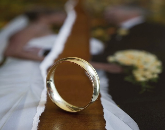 Knapp 40 Prozent der Ehen werden in Baden-Wrttemberg geschieden.  | Foto: Patrick Pleul (dpa)