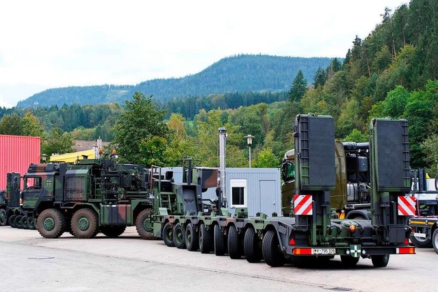 Acht Achsen, gelndegngig und  in bis...e wie Leopard-2-Panzer transportieren.  | Foto: Hubert Rderer