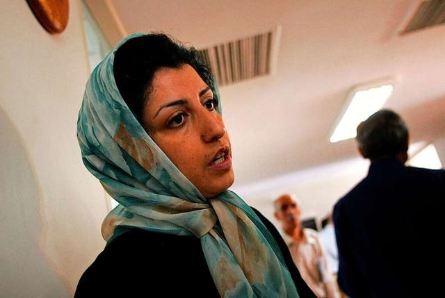 Die inhaftierte Narges Mohammadi ist e...n Stimmen der Protestbewegung im Iran.  | Foto: BEHROUZ MEHRI (AFP)