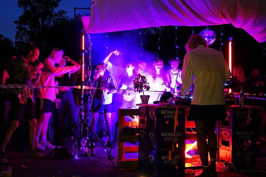 Von mittags bis in die Nacht tanzen, g...nbachpark kommt bei den Gsten gut an.  | Foto: Lisa Petrich