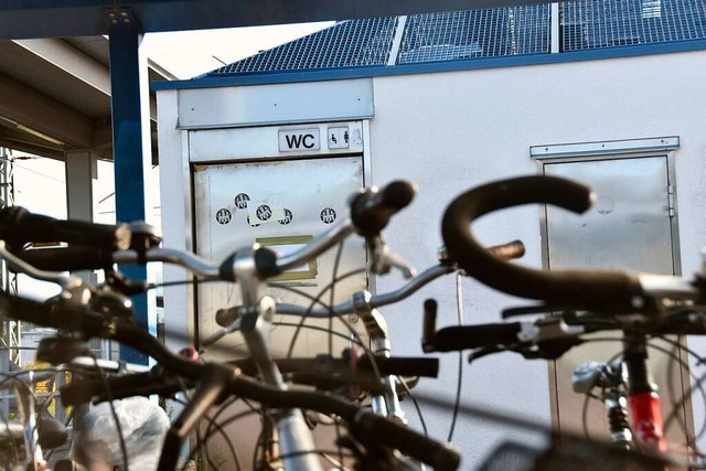 Das WC am Bahnhof in Kirchzarten wird ...derem die Fahrradstellpltze im Fokus.  | Foto: Amiria Steiert