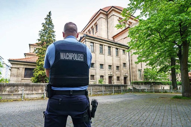 Jdische wie israelische Einrichtungen...n (Symbolbild, Synagoge in Frankfurt).  | Foto: Frank Rumpenhorst (dpa)