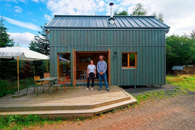 Klein, aber mein: Tiny Houses sind  in...ngen sollen zwei Minihuser entstehen.  | Foto: Henning Kaiser (dpa)