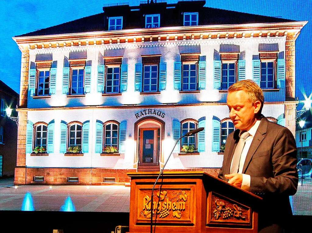 Brgermeister Pascal Weber war beim Jubilumsabend voll des Lobes fr die in 150 Jahren jung gebliebene Feuerwehr Ringsheim.