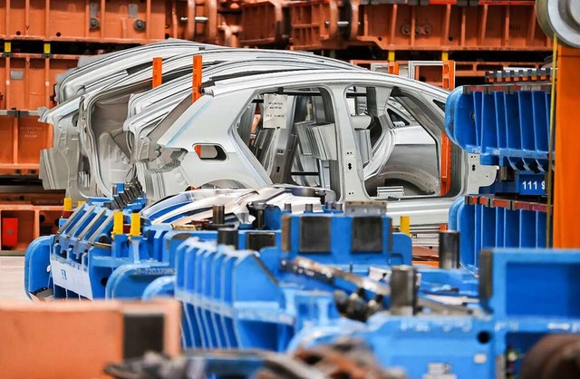 Im VW-Werk in Zwickau sollen Stellen gestrichen werden.   | Foto: Jan Woitas (dpa)
