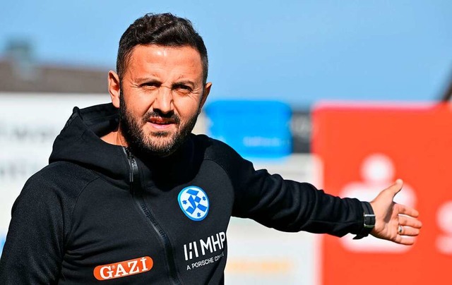 Mustafa nal, Trainer der Stuttgarter ... verlie vorzeitig das Pressegesprch.  | Foto: Claus G. Stoll