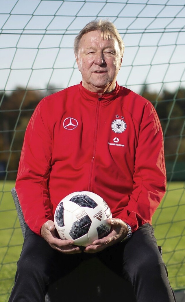Horst Hrubesch 2018, als er schon mal  die DFB-Frauen coachte.  | Foto: Friso Gentsch