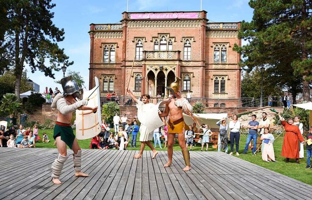 Kostmierte Besucher waren erwnscht u...Eintritt &#8211; das nahmen einige an.  | Foto: Rita Eggstein