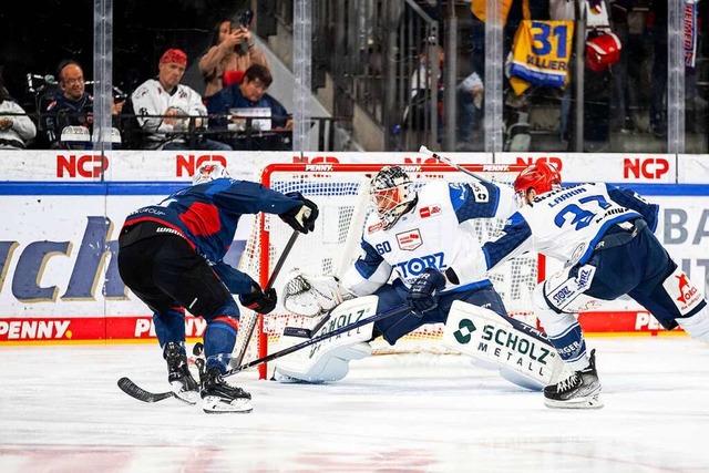 Eine menschliche Wand: Torhter Joacim...st der groe Rckhalt der Wild Wings.   | Foto: IMAGO/Eibner-Pressefoto/Thomas Hahn