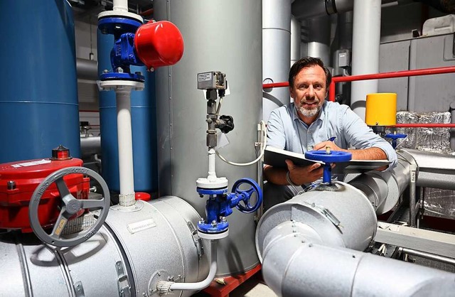 Uwe Johler ist  in der Abteilung Energietechnik fr die Klte zustndig.  | Foto: Thomas Kunz