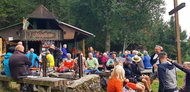 Groer Andrang herrschte bei der Jubilumsfeier an der Kapfhtte.  | Foto: Christian Kramberg