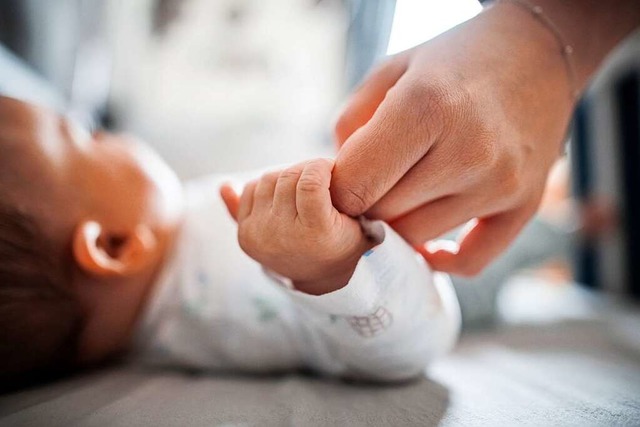 Die Geburtenrate knnte bis Ende des Jahres auf 1,68 sinken, schtzen Experten.  | Foto: Fabian Strauch (dpa)