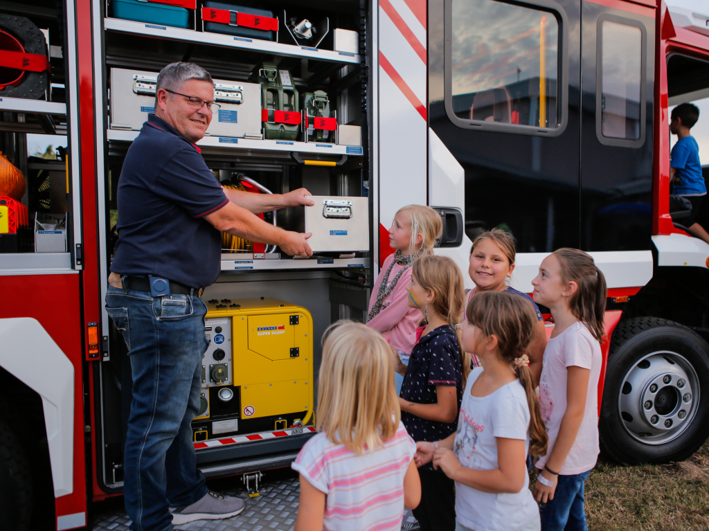 Am Montag endete das Feuerwehr-Jubilum mit Kindernachmittag, Hock und dem Wettbewerb „Ringsheim sucht den schnellsten Lschzug“.