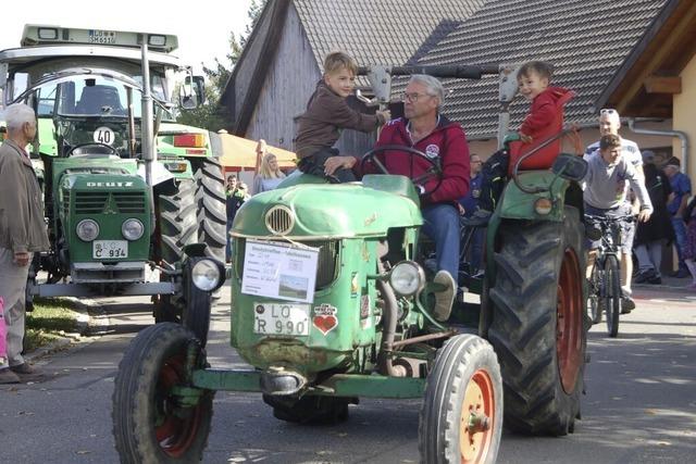 60 Deutz-Traktoren auf dem Dinkelberg