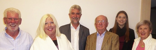 Brgermeister Michael Thater (Mitte) m...ie Dietsche, Marlene Mohrs (von links)  | Foto: Marianne Bader