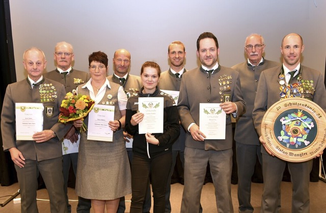 Klaus Trenkle (von links), Hubert Ruth...rdienste um den Verein ausgezeichnet.   | Foto: Horst Dauenhauer