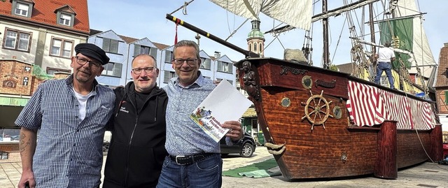 Der  Hamburger Fischmarkt ist sehr ger...ting) und Achim Kirsche (City Partner)  | Foto: Helmut Seller