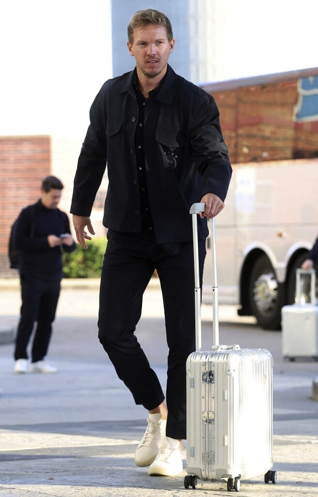 Julian Nagelsmann ist mit dem DFB-Team in den USA gelandet.  | Foto: ALEX GRIMM (AFP)