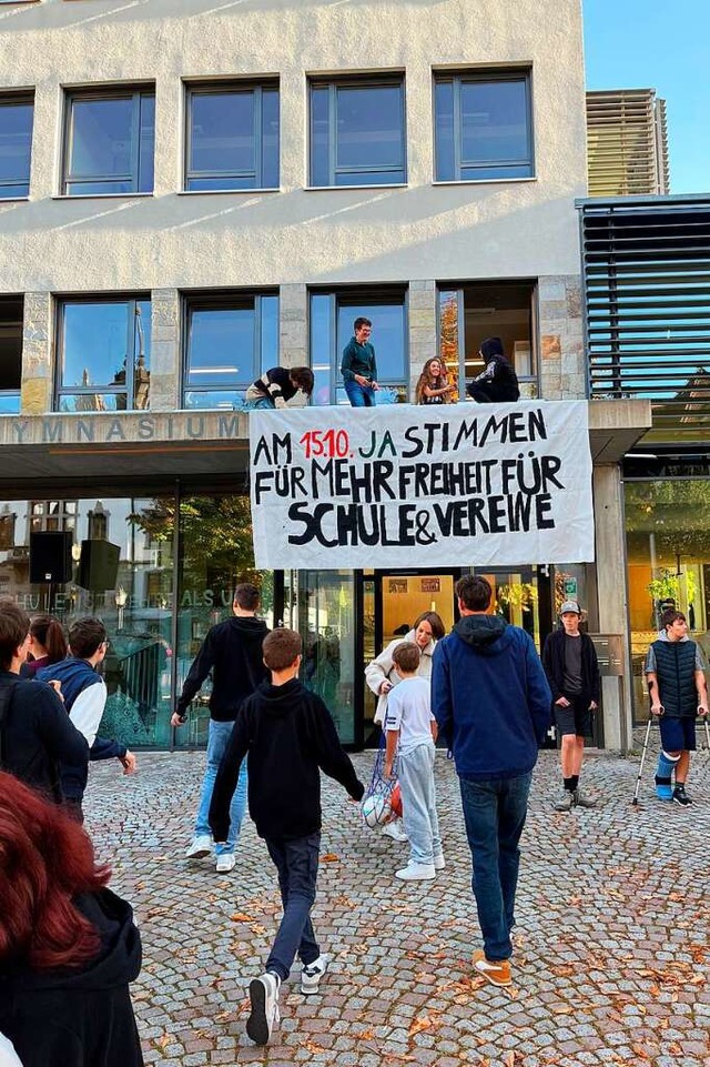 Banner, Reden und Spiele waren Teil de...hvormittag auf dem Schnauer Schulhof.  | Foto: Sarah Trinler
