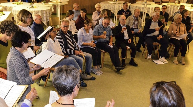 Mitmachen war beim interaktiven Konzert des Kirchenchors angesagt.  | Foto: Gabriele Hennicke
