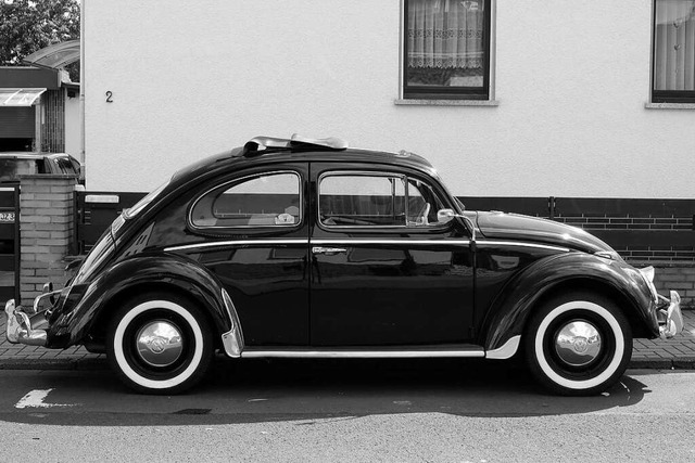 Der VW-Kfer ist in den 1950er-Jahren ...o einem Wagen gelernt, Auto zu fahren.  | Foto: Martin Debus  (stock.adobe.com)