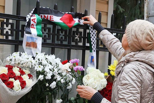 Gedenken vor der palstinensischen Botschaft in Moskau  | Foto: Bulkin Sergey (imago)