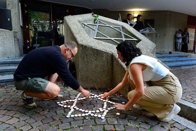 Schon bei der Kundgebung vergangenen M...e Polizei fr die Sicherheit vor Ort.   | Foto: Ingo Schneider