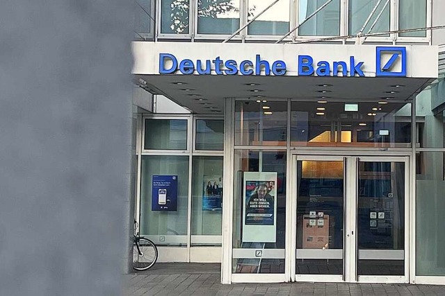 Der Angeklagte arbeitete bei der Deutschen Bank in Lrrach.  | Foto: Jonas Hirt