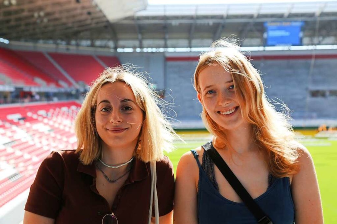 Zoe aus Griechenland und Maja aus Freiburg beginnen mit Biochemie in Freiburg.  | Foto: Leon Ziegler