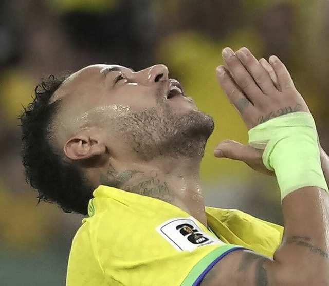 Der Brasilianer Neymar nach einer vergebenen Torchance  | Foto: Andre Penner (dpa)