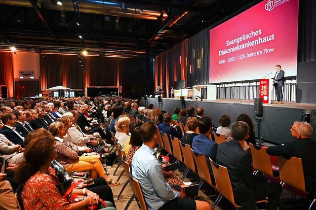 125 Jahre im Flow &#8211; so das Motto...ekrankenhauses in der Messe Freiburg.   | Foto: Thomas Kunz