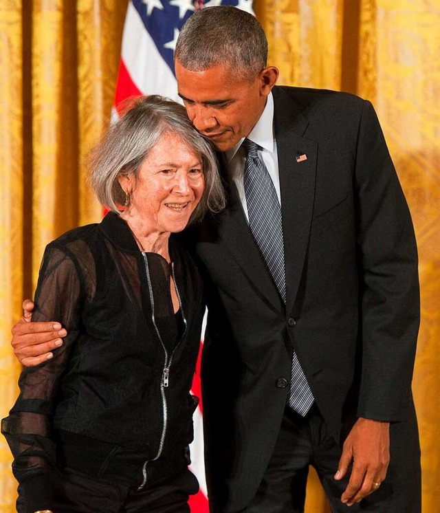 US-Prsident Barack Obama berreicht d...ck die National Humanities Medal 2015.  | Foto: SAUL LOEB (AFP)