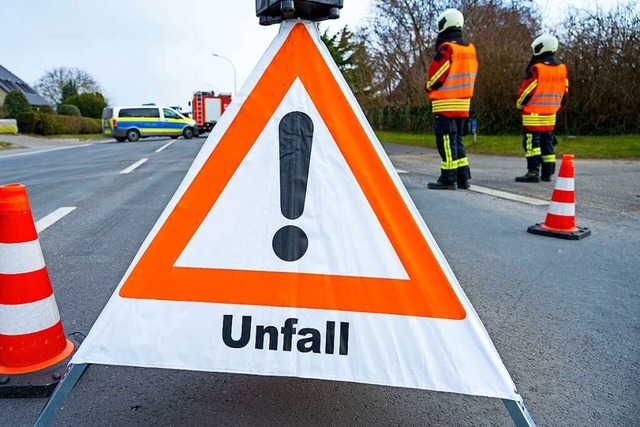 Die Polizei sucht Zeugen zu einem Unfall bei Staufen. (Symbolbild)  | Foto: Stefan Sauer (dpa)