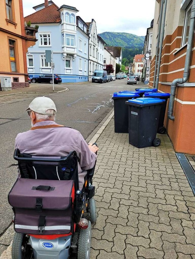 Achtung, Barriere: Rollstuhlfahrer in Waldkirch (Archivfoto)  | Foto: Leah Gler