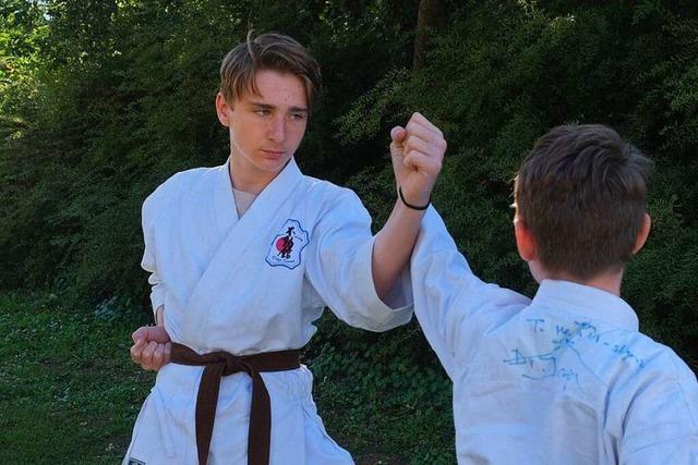 Zwei Teenager aus Neuenburg sind absolute Karate-Cracks