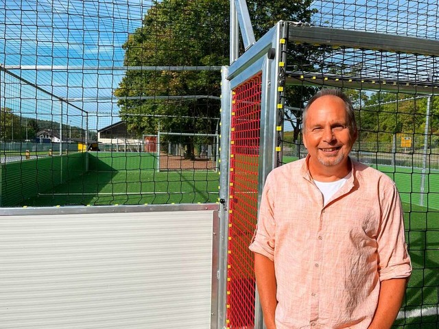 Jrg Golombeck hat das Projekt Soccer-Court initiiert. Jetzt ist es fertig.  | Foto: Sarah Lffler