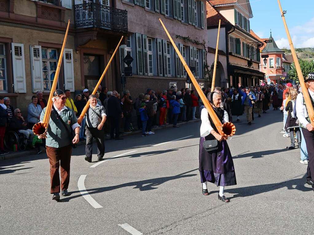 Das Winzerdorf Ihringen feiert mit dem Herbstausklang die Einfuhr des letzten Erntewagens.